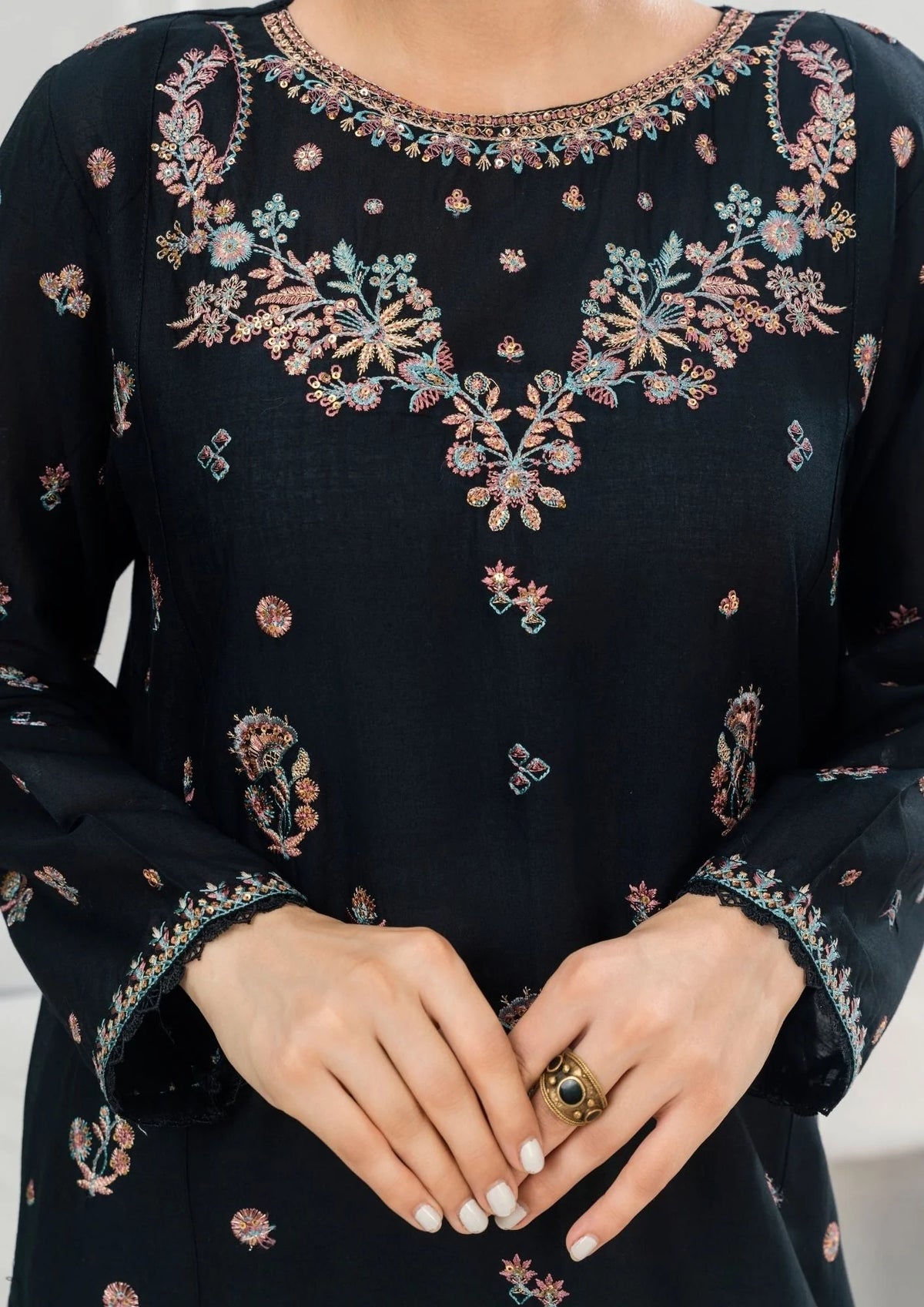 3Pc Embroidered Lawn ZAUQ-S25-0101