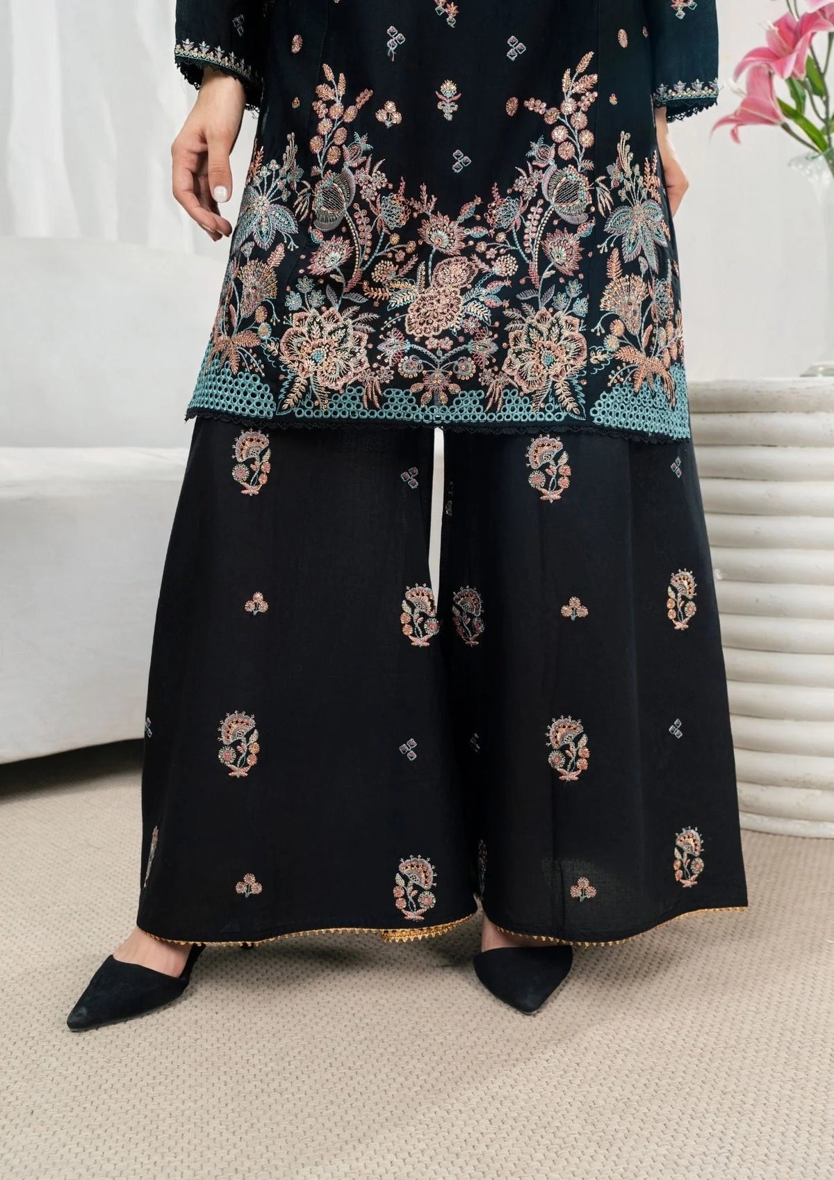 3Pc Embroidered Lawn ZAUQ-S25-0101