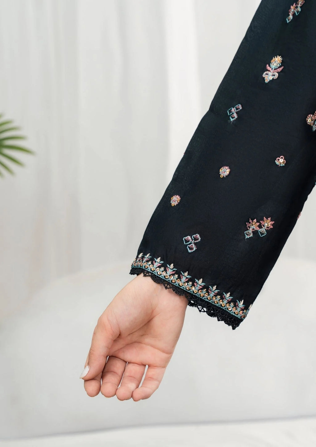 3Pc Embroidered Lawn ZAUQ-S25-0101