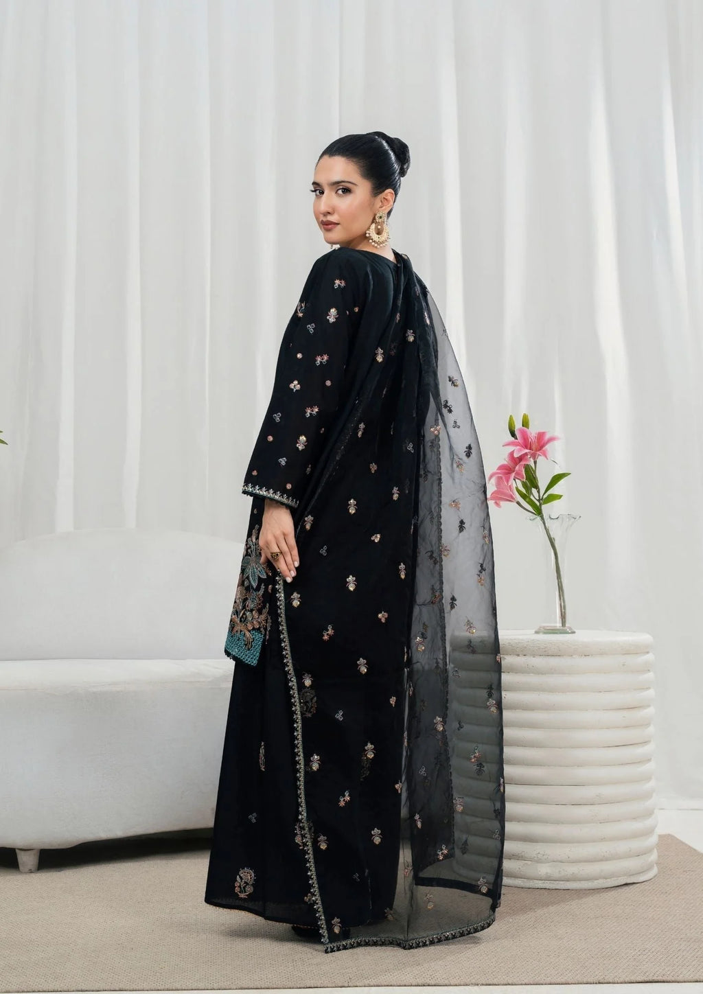 3Pc Embroidered Lawn ZAUQ-S25-0101