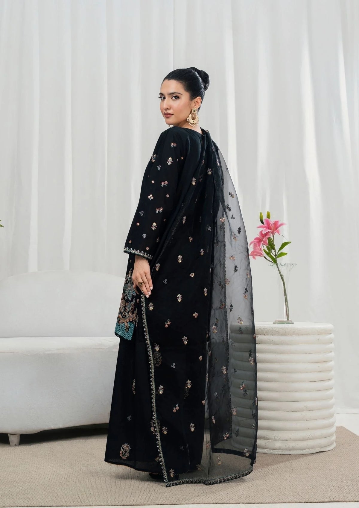 3Pc Embroidered Lawn ZAUQ-S25-0101